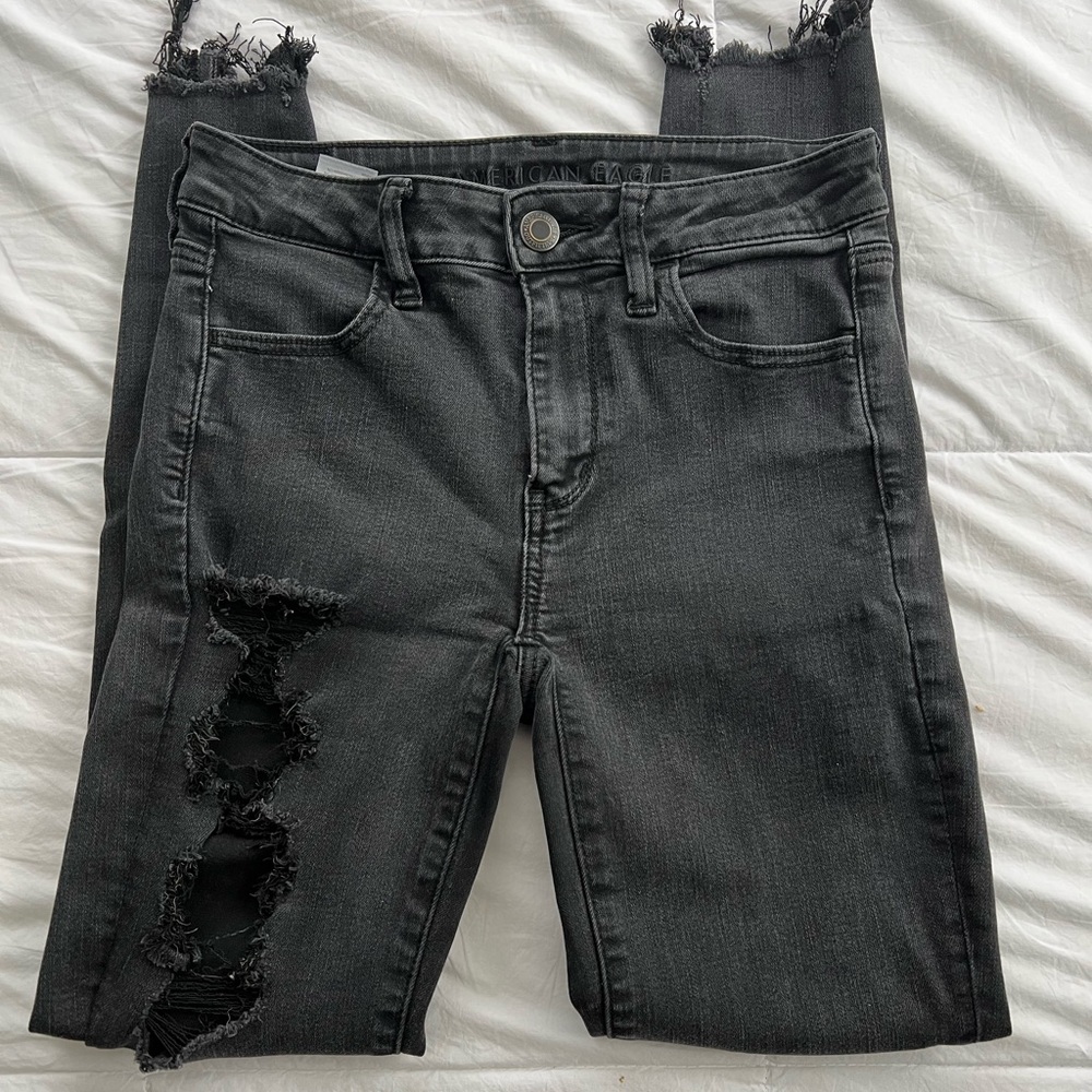 American Eagle High Rise Distressed Jegging